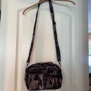 Lug-Camouflage Crossbody Bag